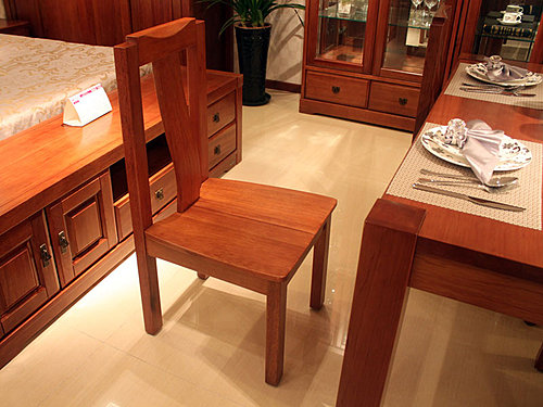 盛世東方實(shí)木家具特賣 床餐桌椅均跌破4.5折，家居在線選購指南